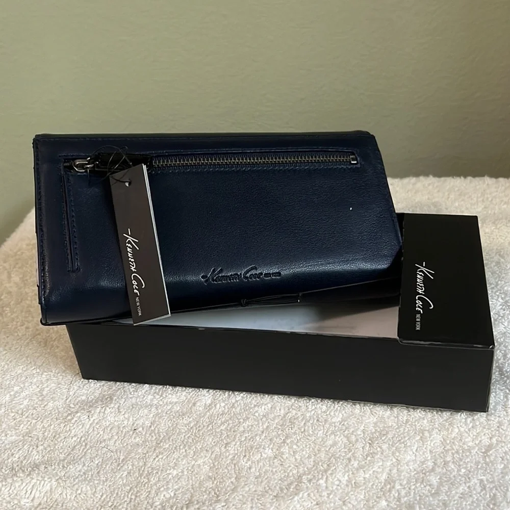 Kenneth Cole Belt Way Wallet In Navy Leather With Black Patent Leather Trim